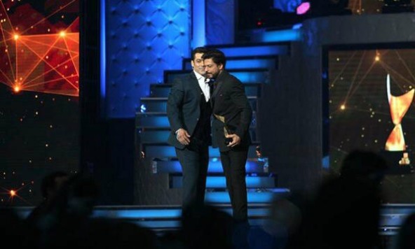 Salman-SRK-Star-Guild-Awards-2014
